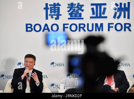 (170324) -- BOAO, 24 marzo 2017 --li Lihui, ex presidente della Bank of China e leader del Block Chain Research Working Group presso la National Internet Finance Association of China, partecipa alla sessione di Digital Currency and Blockchain durante la conferenza annuale del 2017 del Forum di Boao per l'Asia a Boao, provincia di Hainan della Cina meridionale, 24 marzo 2017. ) (zhs) CHINA-BOAO-FORUM-DIGITAL CURRENCY (CN) GuoxCheng PUBLICATIONxNOTxINxCHN Boao 24 marzo 2017 Left Lihui ex presidente della Bank of China e leader del Block chain Research Working Group PRESSO la National Internet Finance Association of China partecipa al Foto Stock
