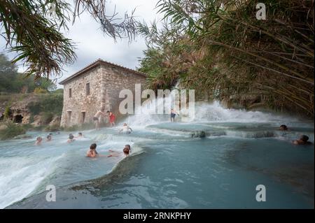 Saturnia è una frazione del comune italiano di Manciano, in provincia di Grosseto, in Toscana. Foto Stock