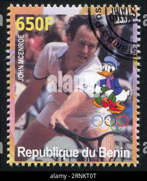 BENIN - CIRCA 2007: Timbro stampato dal Benin, mostra John McEnroe, Disney Caharacter e Olympic Rings, circa 2007 Foto Stock