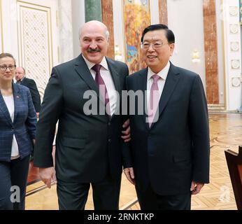 (170419) -- MINSK, 19 aprile 2017 -- Zhang Dejiang, presidente del Comitato permanente del Congresso nazionale del popolo cinese (NPC), incontra il presidente bielorusso Alexander Lukashenko a Minsk, Bielorussia, 18 aprile 2017. Zhang ha effettuato una visita ufficiale di buona volontà in Bielorussia il 16 e 18 aprile. ) (zhs) BIELORUSSIA-CINA-ZHANG DEJIANG-VISIT LiuxWeibing PUBLICATIONxNOTxINxCHN Minsk 19 aprile 2017 Zhang Dejiang presidente del Congresso del Comitato Thing delle celebrità nazionali della Cina NPC incontra il presidente bielorusso Alexander Lukashenko a Minsk Bielorussia 18 aprile 2017 Zhang ha effettuato una visita di benevolenza ufficiale t Foto Stock