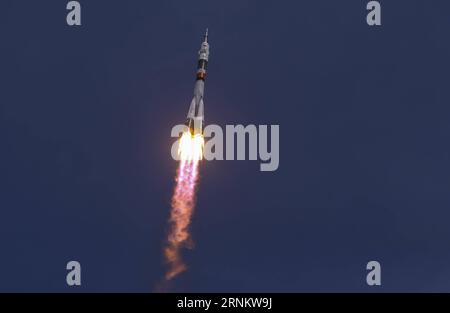 (170420) -- COSMODROMO DI BAIKONUR, 20 aprile 2017 -- la navicella spaziale Soyuz MS-04 della Russia esplode dalla piattaforma di lancio del cosmodromo di Baikonur in Kazakistan il 20 aprile 2017. La Russia giovedì ha lanciato con successo la sua navicella spaziale Soyuz MS-04 che trasporta due astronauti alla stazione spaziale Internazionale (ISS), ha detto Roscosmos. KAZAKISTAN-BAIKONUR COSMODROME-SOJUZ - LANCIO DELLA NAVICELLA Mikheev PUBLICATIONxNOTxINxCHN Cosmodromo di Baikonur 20 aprile 2017 la navicella spaziale russa Soyuz MS 04 SI è LANCIATA dalla piattaforma di lancio DEL cosmodromo di Baikonur in Kazakistan IL 20 aprile 2017 Russ Foto Stock