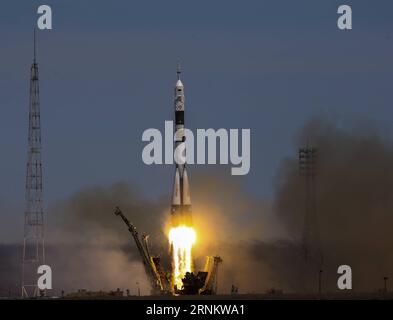 (170420) -- COSMODROMO DI BAIKONUR, 20 aprile 2017 -- la navicella spaziale Soyuz MS-04 della Russia esplode dalla piattaforma di lancio del cosmodromo di Baikonur in Kazakistan il 20 aprile 2017. La Russia giovedì ha lanciato con successo la sua navicella spaziale Soyuz MS-04 che trasporta due astronauti alla stazione spaziale Internazionale (ISS), ha detto Roscosmos. KAZAKISTAN-BAIKONUR COSMODROME-SOJUZ - LANCIO DELLA NAVICELLA Mikheev PUBLICATIONxNOTxINxCHN Cosmodromo di Baikonur 20 aprile 2017 la navicella spaziale russa Soyuz MS 04 SI è LANCIATA dalla piattaforma di lancio DEL cosmodromo di Baikonur in Kazakistan IL 20 aprile 2017 Russ Foto Stock