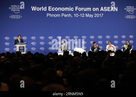 (170511) -- PHNOM PENH, 11 maggio 2017 -- il primo ministro cambogiano Samdech Techo Hun Sen (1st L) parla durante la cerimonia di apertura del Forum economico mondiale sull'ASEAN a Phnom Penh, Cambogia, l'11 maggio 2017. La futura competitività dell'ASEAN sarà trainata dai dividendi della crescita la regione trae vantaggio dal rapido sviluppo tecnologico e dalla giovinezza demografica, i leader di quattro membri del gruppo regionale hanno detto giovedì nella sessione di apertura del Forum economico mondiale sull'ASEAN nella capitale cambogiana di Phnom Penh.) (dtf) CAMBOGIA-PHNOM PENH-ASEAN-FORUM Sovannara PUBLICATIONxNOTxINxC Foto Stock