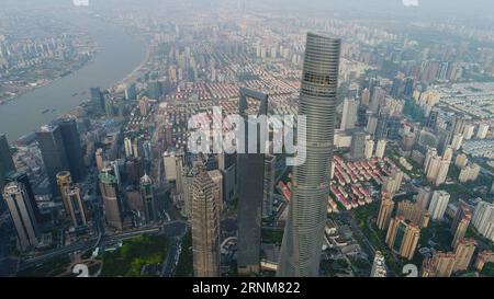 (170515) -- SHANGHAI, 15 maggio 2017 -- foto aerea scattata il 14 maggio 2017 mostra la Lujiazui Financial and Trade zone di Pudong a Shanghai, Cina orientale. (Zwx) CHINA-SHANGHAI-LUJIAZUI-AERIAL PHOTO (CN) DingxTing PUBLICATIONxNOTxINxCHN Shanghai 15 maggio 2017 foto aerea scattata IL 14 maggio 2017 mostra la Lujiazui Financial and Trade zone di Pudong a Shanghai Cina orientale zwx China Shanghai Lujiazui Aerial Photo CN DingxTing PUBLICATIONxNOTxINxCHN Foto Stock