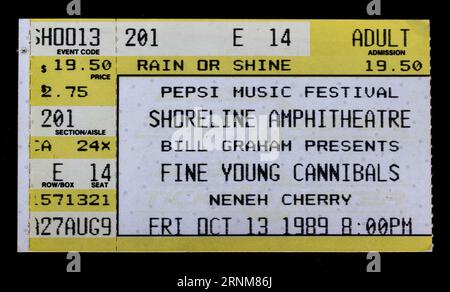 Mountain View, California - 13 ottobre 1989 - biglietto vecchio usato per il concerto dei fine Young Cannibals allo Shoreline Amphitheater Foto Stock