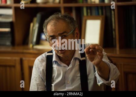 (170518) -- TEHERAN, 18 maggio 2017 -- Sadeq Zibakalam, professore di scienze politiche dell'Università di Teheran, riceve un'intervista con la Xinhua News Agency a Teheran, capitale dell'Iran, il 18 maggio 2017. La partecipazione di massa degli iraniani al voto presidenziale di venerdì porterà alla vittoria il presidente in carica Hassan Rouhani e i suoi sostenitori riformisti, un esperto politico iraniano ha detto a Xinhua giovedì. ) La foto va con l'articolo intitolato intervista: Alta affluenza alle elezioni per portare la vittoria di Rouhani, riformisti: Esperto. IRAN-TEHERAN-ELEZIONE-INTERVISTA MENGXTAO PUBLICATIONXNOTXINXCHN TEHERAN M. Foto Stock