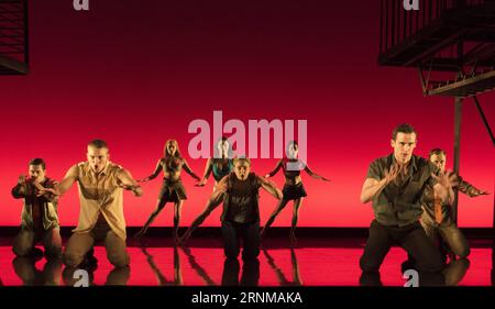 (170519) -- HONG KONG, 19 maggio 2017 -- gli attori eseguono il musical di broadway West Side Story al Lyric Theatre dell'Hong Kong Academy for Performing Arts, a Hong Kong, Cina meridionale, 19 maggio 2017. ) (Lb) CHINA-HONG KONG-BROADWAY MUSICAL (CN) LiuxYun PUBLICATIONxNOTxINxCHN Hong Kong 19 maggio 2017 attori eseguono Broadway Musical WEST Side Story AL Lyric Theatre della Hong Kong Academy for Performing Arts di Hong Kong South China 19 maggio 2017 LB China Hong Kong Broadway Musical CN LiuxYun PUBLICATIONxNOTxINxCHN Foto Stock