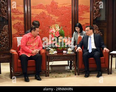 (170519) -- PECHINO, 19 maggio 2017 -- il Premier cinese li Keqiang (R) incontra il presidente della camera dei rappresentanti delle Filippine Pantaleon Alvarez a Pechino, capitale della Cina, 19 maggio 2017. ) (lfj) CHINA-BEIJING-li KEQIANG-THE PHILIPPINES-MEETING (CN) ZhangxDuo PUBLICATIONxNOTxINxCHN Pechino 19 maggio 2017 il Premier cinese Left Keqiang r incontra il presidente della camera dei rappresentanti delle Filippine Pantaleon Alvarez a Pechino capitale della Cina 19 maggio 2017 lfj Cina Pechino ha lasciato Keqiang riunione delle Filippine CN ZhangxDuo PUBLICATIONXNOTxINXCHN Foto Stock