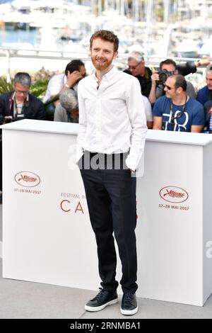 (170520) -- CANNES, 20 maggio 2017 -- l'attore Antoine Reinartz del film 120 BPM posa per foto a Cannes, in Francia, il 20 maggio 2017. Il film 120 BPM, diretto dal regista francese Robin Campillo, gareggerà per la Palme d Or al 70° Festival di Cannes. )(gl) FRANCE-CANNES-70TH CANNES FILM FESTIVAL-IN COMPETITION-120 BPM-PHOTOCALL ChenxYichen PUBLICATIONxNOTxINxCHN Cannes 20 maggio 2017 L’ attore Antoine Reinartz del Film 120 BPM poses for Photo a Cannes Francia IL 20 maggio 2017 il Film 120 BPM diretto dal regista francese Robin Campillo gareggerà per la Palme D o SUL 70° Cannes Film Fe Foto Stock