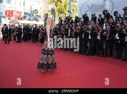 (170524) -- CANNES, 24 maggio 2017 -- l'attrice australiana Nicole Kidman partecipa alla cerimonia del 70° anniversario del Festival di Cannes, in Francia, 23 maggio 2017. ) (Jmmn) FRANCE-CANNES-FILM FESTIVAL-70TH ANNIVERSARY-RED CARPET XuxJinquan PUBLICATIONxNOTxINxCHN Cannes 24 maggio 2017 l'attrice australiana Nicole Kidman partecipa alla cerimonia del 70 ° anniversario del Festival di Cannes in Francia 23 maggio 2017 jmmn France Cannes Film Festival 70th Anniversary Red Carpet XuxJinquan PUBLICATIONXNOTxINXINXCHN Foto Stock