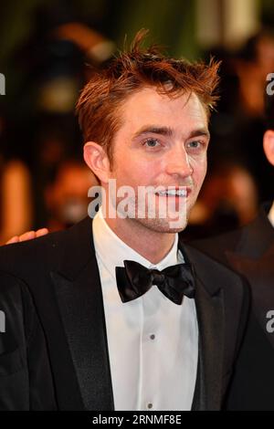 (170526) -- CANNES, 26 maggio 2017 -- l'attore Robert Pattinson del film Good Time posa per le foto sul Red carpet per la proiezione del film in concorso al 70° Festival di Cannes, Francia, il 25 maggio 2017. ) (Jmmn) FRANCE-CANNES-70TH CANNES FILM FESTIVAL-IN COMPETITION-GOOD TIME-RED CARPET ChenxYichen PUBLICATIONxNOTxINxCHN Cannes maggio 26 2017 l'attore Robert Pattinson del Film Good Time posa per le foto SUL Red Carpet per la proiezione del Film in Competition al 70° Festival di Cannes Francia IL 25 2017 maggio jmmn Francia Cannes 70° Festival del Cinema di Cannes Foto Stock