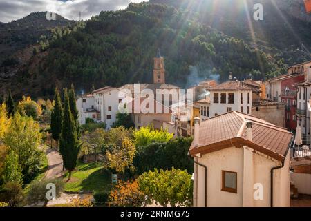 Vista panoramica del villaggio di Arnedillo in Spagna Foto Stock