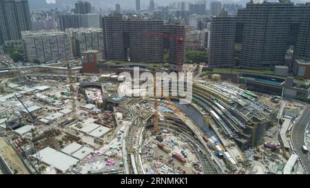 (170602) - HONG KONG, 2 giugno 2017 -- la foto mostra la stazione di West Kowloon della ferrovia ad alta velocità che collega Guangzhou, Shenzhen e Hong Kong, a Hong Kong, nel sud della Cina, 17 maggio 2017. Il 2017 segna il 20° anniversario del ritorno di Hong Kong nella patria. Lui Siu Wai) (zhs) CHINA-HONG KONG-ANNIVERSARY-MEMORIES (CN) LiuxSiuxWai PUBLICATIONxNOTxINxCHN Hong Kong 2 giugno 2017 la foto mostra la stazione WEST Kowloon della ferrovia ad alta velocità che collega Guangzhou Shenzhen e Hong Kong a Hong Kong Cina del Sud 17 maggio 2017 l'anno 2017 segna il 20° anniversario della Retur di Hong Kong Foto Stock