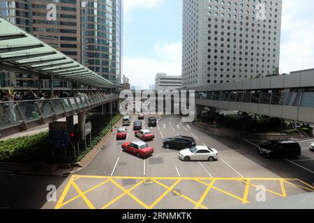 (170602) -- HONG KONG, 2 giugno 2017 -- il traffico è visto a Hong Kong, Cina meridionale, 30 maggio 2017. Hong Kong ha costruito vari tipi di strutture e allestito installazioni per la comodità della vita delle persone. Il 1° luglio 2017 ricorre il 20° anniversario del ritorno di Hong Kong nella madrepatria. (zhs) CINA-HONG KONG-RETURN ANNIVERSARY (CN) LixPeng PUBLICATIONxNOTxINxCHN Hong Kong 2 giugno 2017 il traffico È Laghi a Hong Kong Cina meridionale maggio 30 2017 Hong Kong ha costruito vari tipi di strutture e allestito installazioni per la comodità della vita delle celebrità 1° luglio 2017 segna il 20° anniversario Foto Stock