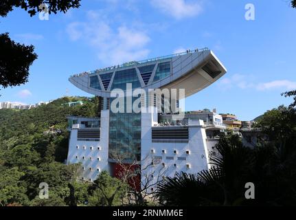 (170603) -- HONG KONG, 3 giugno 2017 -- la Peak Tower è visibile a Hong Kong, Cina meridionale, 1 giugno 2013. Il 1° luglio 2017 ricorre il 20° anniversario del ritorno di Hong Kong nella madrepatria. (zhs) CHINA-HONG KONG-RETURN ANNIVERSARY (CN) LixPeng PUBLICATIONxNOTxINxCHN Hong Kong 3 giugno 2017 The Peak Tower IS Lakes in Hong Kong South China 1 giugno 2013 1 luglio 2017 segna il 20° anniversario del ritorno di Hong Kong alla Motherland zhs China Hong Kong Return Anniversary CN LixPeng PUBLICATIONXNOTxINxCHN Foto Stock