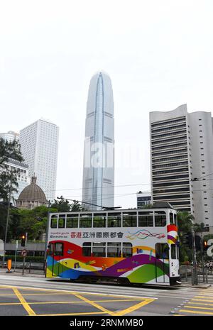 (170603) -- HONG KONG, 3 giugno 2017 -- foto scattata il 27 maggio 2017 mostra una strada di Hong Kong, nel sud della Cina. Il 1° luglio 2017 ricorre il 20° anniversario del ritorno di Hong Kong nella madrepatria. (lfj) CHINA-HONG KONG-RETURN ANNIVERSARY (CN) ChenxYehua PUBLICATIONxNOTxINxCHN Hong Kong 3 giugno 2017 foto scattata IL 27 2017 maggio mostra una strada di Hong Kong Cina del Sud il 1° luglio 2017 segna il 20° anniversario del ritorno di Hong Kong alla Patria lfj Cina Hong Kong Return Anniversary CN ChenxYehua PUBLICATIONXNOTxINXCHN Foto Stock