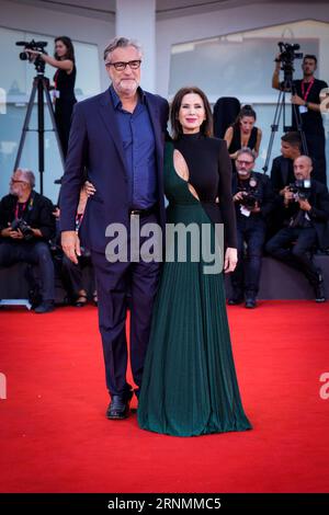 Venezia, Italia. 1 settembre 2023. Max Tortora e Maria Teresa Merlino assistono a un Red carpet per il film ''Felicita'' alla 80° Mostra Internazionale d'Arte cinematografica di Venezia il 1° settembre 2023 a Venezia, Italia. (Foto di Daniele Cifala/NurPhoto) credito: NurPhoto SRL/Alamy Live News Foto Stock