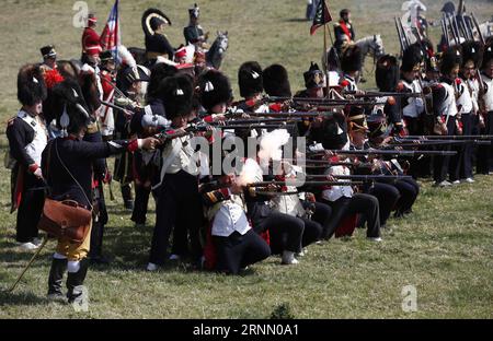 (170618) -- WATERLOO, 18 giugno 2017 -- gli amanti della storia prendono parte a una rievocazione della battaglia di Waterloo a Waterloo, in Belgio, 18 giugno 2017. )(zhf) BELGIUM-WATERLOO-RE-ENACTMENT YexPingfan PUBLICATIONxNOTxINxCHN Waterloo 18 giugno 2017 gli amanti della storia prendono parte a una legge della battaglia di Waterloo a Waterloo Belgio 18 giugno 2017 zhf Belgio Waterloo Right Enactment YexPingfan PUBLICATIONxTxINxCHN Foto Stock