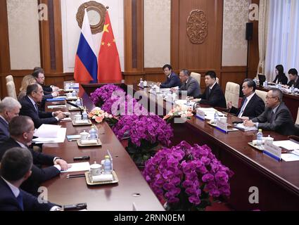 (170618) - PECHINO, 18 giugno 2017 - il ministro degli Esteri cinese Wang Yi (2° R) incontra il ministro degli Esteri russo Sergey Lavrov a Pechino, capitale della Cina, 18 giugno 2017. ) (zhs) CHINA-BEIJING-BRICS-FM-MEETING (CN) YanxYan PUBLICATIONxNOTxINxCHN Pechino 18 giugno 2017 i ministri degli Esteri cinesi Wang Yi 2° r si incontrano con i ministri degli Esteri russi Sergey Lavrov a Pechino capitale della Cina 18 giugno 2017 zhs Cina Beijing BRICS FM Meeting CN YanxYan PUBLICATIONXNOTxINxCHN Foto Stock