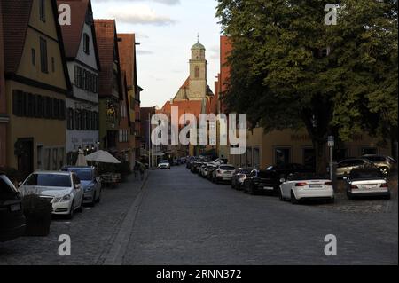 Vista sulla strada principale di Dinkelsbühl in Germania Foto Stock