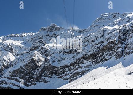 Le cime innevate del monte Saentis nelle Alpi Appenzell, vista dallo Schwaegalp, Appenzell Ausserrhoden, Svizzera Foto Stock