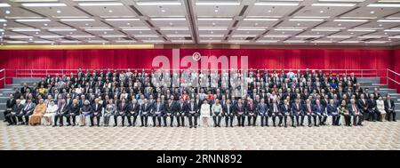 (170630) -- HONG KONG, 30 giugno 2017 -- il presidente cinese Xi Jinping incontra un gruppo di dignitari di tutti i ceti sociali a Hong Kong, Cina meridionale, 30 giugno 2017. ) (ly) CHINA-HONG KONG-XI JINPING-DIGNITARIES-MEETING (CN) LixTao PUBLICATIONxNOTxINxCHN Hong Kong giugno 30 2017 il presidente cinese Xi Jinping incontra un gruppo di dignitari di tutti i ceti sociali a Hong Kong Cina meridionale giugno 30 2017 Ly China Hong Kong Xi Jinping dignitaries Meeting CN LixTao PUBLICATIONxNOTxINxCHN Foto Stock