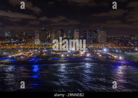 (170710) -- GERUSALEMME, 10 luglio 2017 -- la gente visita il Festival alimentare di Tel Aviv a Tel Aviv, Israele, il 25 maggio 2017. Secondo l'Ufficio centrale di statistica israeliano, 1,74 milioni di iscritti turistici sono stati registrati da gennaio a giugno 2017, in aumento del 26% rispetto allo stesso periodo dello scorso anno. )(whw) ISRAELE-NUMERO TURISTICO-AUMENTO GuoxYu PUBLICATIONxNOTxINxCHN Gerusalemme 10 luglio 2017 celebrità visitano il Festival alimentare di Tel Aviv in Israele IL maggio 25 2017 secondo l'Ufficio centrale di statistica israeliano 1 74 milioni di voci turistiche sono state registrate da gennaio a giugno 2017 in aumento del 26% rispetto al Foto Stock