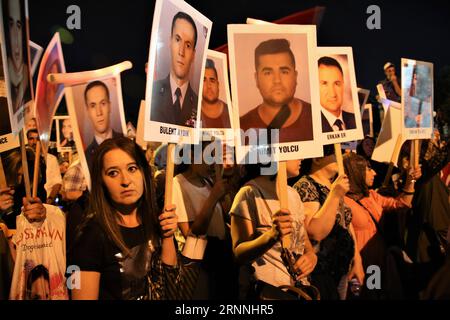 (170716) -- ANKARA, 16 luglio 2017 -- la gente partecipa a una manifestazione davanti al parlamento turco per celebrare il primo anniversario di sventamento del fallito tentativo di colpo di stato ad Ankara, capitale della Turchia, 15 luglio 2017. ) (gj) TURCHIA-ANKARA-RALLY ShixChun PUBLICATIONxNOTxINxCHN 170716 Ankara 16 luglio 2017 celebrità partecipano a un raduno davanti al Parlamento turco per celebrare il primo anniversario di sventamento del fallito tentativo di colpo di stato ad Ankara capitale della Turchia 15 luglio 2017 GJ Turchia Ankara Rally PUBLICATIONxTxINxCHN Foto Stock