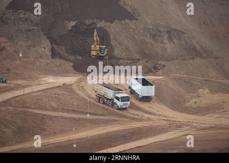 (170716) -- WALINI, 16 luglio 2017 -- foto scattata il 15 luglio 2017 mostra il cantiere del progetto Walini della ferrovia ad alta velocità (HSR) che collega la capitale indonesiana Giacarta a Bandung. Il progetto di tunnel Walini della ferrovia ad alta velocità (HSR) che collega la capitale indonesiana Giacarta a Bandung è stato lanciato qui sabato. ) (gj) INDONESIA-WALINI-TUNNEL FERROVIARIO AD ALTA VELOCITÀ DuxYu PUBLICATIONxNOTxINxCHN 170716 luglio 16 2017 la foto scattata IL 15 luglio 2017 mostra il cantiere del progetto Tunnel della ferrovia ad alta velocità HSR che collega la capitale indonesiana Giacarta a Bandung T. Foto Stock