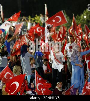 (170716) -- ANKARA, 16 luglio 2017 -- la gente partecipa a una manifestazione davanti al parlamento turco per celebrare il primo anniversario di sventamento del fallito tentativo di colpo di stato ad Ankara, capitale della Turchia, 15 luglio 2017. ) (gj) TURCHIA-ANKARA-RALLY QinxYanyang PUBLICATIONxNOTxINxCHN 170716 Ankara 16 luglio 2017 celebrità partecipano a un raduno davanti al Parlamento turco per celebrare il primo anniversario di sventamento del fallito tentativo di colpo di stato ad Ankara capitale della Turchia 15 luglio 2017 GJ Turchia Ankara Rally PUBLICATIONXNOTxINxCHN Foto Stock