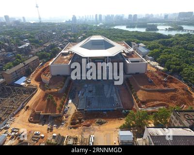 (170721) -- CHANGSHA, 21 luglio 2017 -- foto scattata il 21 luglio 2017 mostra la vista generale del cantiere del museo provinciale Hunan a Changsha, nella provincia centrale della Cina. Il museo, che ha smesso di aprire al pubblico a causa di lavori di ristrutturazione, dovrebbe riaprire prima della fine del 2017. ) (clq) CHINA-HUNAN-MUSEUM-RENOVATION(CN) LongxHongtao PUBLICATIONxNOTxINxCHN Changsha 21 luglio 2017 la foto scattata IL 21 luglio 2017 mostra la vista generale del sito di costruzione del Museo provinciale Hunan a Changsha della provincia di Hunan della Cina centrale il museo ha smesso di aprire al pubblico Foto Stock