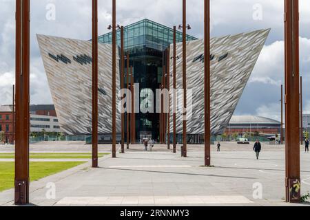 Vista esterna del Titanic Belfast Museum a Belfast, Irlanda del Nord. Foto Stock