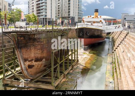 Vista esterna della nave nomade SS restaurata, l'ultima nave della White Star Line rimasta situata nei docklands di Belfast, Irlanda del Nord. Foto Stock