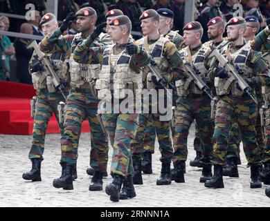 (170722) -- BRUXELLES, 22 luglio 2017 -- i soldati lussemburghesi partecipano alla tradizionale parata militare in occasione della giornata nazionale belga a Bruxelles, capitale del Belgio, il 21 luglio 2017. ) (yy) BELGIO-BRUXELLES-GIORNATA NAZIONALE-MILITARY PARADE WangxXiaojun PUBLICATIONxNOTxINxCHN Bruxelles 22 luglio 2017 soldati lussemburghesi prendono parte alla parata militare tradizionale per celebrare la giornata nazionale belga a Bruxelles capitale del Belgio IL 21 luglio 2017 yy Belgio Festa nazionale di Bruxelles parata militare WangxXiaojun PUBLICATIONxTxINxCHN Foto Stock