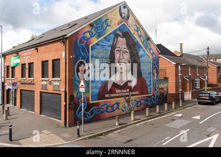 Murale repubblicano irlandese di Bobby Sands, attaccante della fame di H block, sulla Falls Road a Belfast, Irlanda del Nord. Foto Stock
