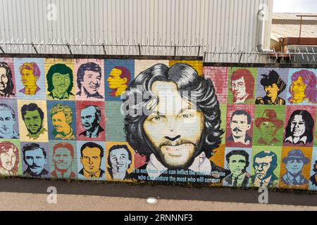 Murale repubblicano irlandese sul muro internazionale o muro di solidarietà, Belfast, Irlanda del Nord Foto Stock