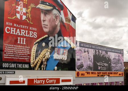 Ulster Covenant e murales monarchici su Shankhill Road, Belfast, Irlanda del Nord Foto Stock