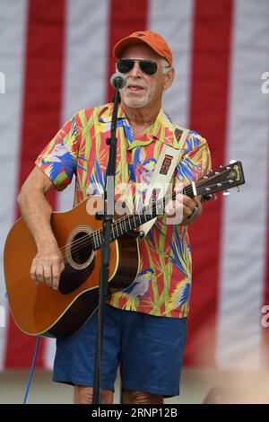 **FOTO DEL FILE** Jimmy Buffett è morto. WEST PALM BEACH FL - 3 NOVEMBRE: Jimmy Buffett si esibisce durante il raduno della campagna Bring IT Home al Meyer Amphitheater il 3 novembre 2018 a West Palm Beach, Florida. Crediti: Mpi04/MediaPunch Foto Stock