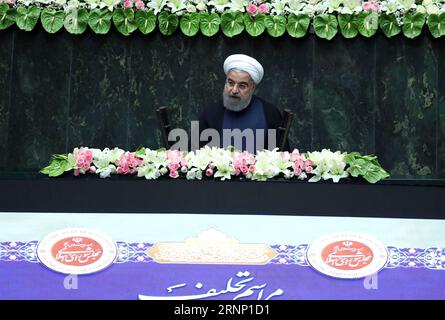 (170805) -- TEHERAN, 5 agosto 2017 -- Hassan Rouhani tiene un discorso durante la sua cerimonia di inaugurazione come presidente iraniano nel parlamento iraniano a Teheran, capitale dell'Iran, il 5 agosto 2017. Hassan Rouhani ha prestato giuramento come presidente iraniano per il suo secondo mandato sabato e ha promesso di continuare l'interazione costruttiva con la comunità internazionale. ) IRAN-TERAHN-ROUHANI-PRESIDENTE-CERIMONIA DI INAUGURAZIONE AhmadxHalabisaz PUBLICATIONxNOTxINxCHN TEHERAN 5 agosto 2017 Hassan Rouhani tiene un discorso durante la sua cerimonia di inaugurazione come presidente iraniano nel Parlamento iraniano a TEHERAN capitale dell'Iran IL Foto Stock
