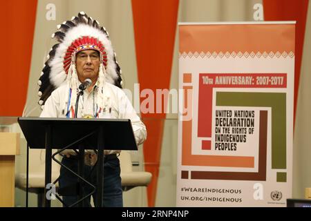 (170810) -- NAZIONI UNITE, 10 agosto 2017 -- il grande capo Wilton Littlechild, un capo Cree del Canada, affronta un evento che segna la giornata internazionale dei popoli indigeni del mondo presso la sede delle Nazioni Unite a New York, il 9 agosto 2017. Mercoledì l'ONU ha celebrato il decimo anniversario dell'adozione della dichiarazione sui diritti dei popoli indigeni, sottolineando la necessità di eliminare la discriminazione, l'emarginazione e l'invasione dei loro diritti fondamentali. ONU-LA GIORNATA INTERNAZIONALE DEI POPOLI INDIGENI DEL MONDO CHE SEGNA MaxJianguo PUBLICATIONxNOTxINxCHN Nazioni Unite 10 agosto Foto Stock