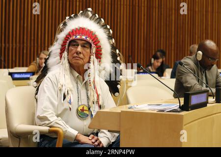 (170810) -- NAZIONI UNITE, 10 agosto 2017 -- il grande capo Wilton Littlechild, un capo Cree del Canada, partecipa a un evento che segna la giornata internazionale dei popoli indigeni del mondo presso la sede delle Nazioni Unite a New York, il 9 agosto 2017. Mercoledì l'ONU ha celebrato il decimo anniversario dell'adozione della dichiarazione sui diritti dei popoli indigeni, sottolineando la necessità di eliminare la discriminazione, l'emarginazione e l'invasione dei loro diritti fondamentali. ONU-LA GIORNATA INTERNAZIONALE DEI POPOLI INDIGENI DEL MONDO CHE SEGNA MaxJianguo PUBLICATIONxNOTxINxCHN Nazioni Unite 10 agosto 2 Foto Stock