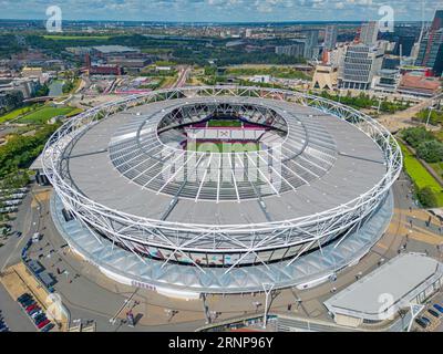 West Ham, Londra. Regno Unito. 08/15/2023 immagine aerea dello Stadio di Londra. Conosciuto anche come l'Elizabeth Olympic Park Stadium, sede del West Ham FC. Foto Stock
