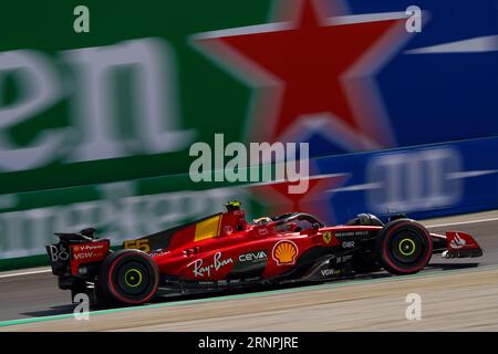 Carlos Sainz spagnolo alla guida della (55) Scuderia Ferrari SF-23 durante il Gran Premio d'Italia di Formula 1 Pirelli 2023 il 2 settembre 2023 a Monza, Italia. Crediti: Luca Rossini/e-Mage/Alamy Live News Foto Stock