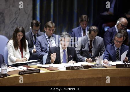 (170904) -- NAZIONI UNITE, 4 settembre 2017 -- l'ambasciatore francese presso le Nazioni Unite Francois Delattre (L, Front) si rivolge a una riunione d'emergenza del Consiglio di sicurezza delle Nazioni Unite sul test nucleare della Repubblica Popolare Democratica di Corea (RPDC) presso la sede delle Nazioni Unite a New York, il 4 settembre 2017. Diversi membri del Consiglio di sicurezza delle Nazioni Unite hanno chiesto una ferma reazione all'ultimo test nucleare da parte della Repubblica Popolare Democratica di Corea (RPDC). TEST NUCLEARE DEL CONSIGLIO DI SICUREZZA delle Nazioni Unite-RPDC LixMuzi PUBLICATIONxNOTxINxCHN Nazioni Unite 4 settembre 2017 Ambasciatore francese presso le Nazioni Unite D. Foto Stock