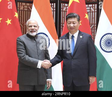 (170905) -- XIAMEN, 5 settembre 2017 -- il presidente cinese Xi Jinping incontra il primo ministro indiano Narendra modi a Xiamen, provincia del Fujian della Cina sudorientale, 5 settembre 2017. Modi è venuto a Xiamen per partecipare al nono vertice BRICS e al dialogo tra i mercati emergenti e i paesi in via di sviluppo. )(mcg) (VERTICE DI XIAMEN)CHINA-XIAMEN-XI JINPING-INDIAN PM-MEETING (CN) MaxZhancheng PUBLICATIONxNOTxINxCHN Xiamen 5 settembre 2017 il presidente cinese Xi Jinping incontra i primi ministri indiani Narendra Modes a Xiamen nella provincia del Fujian della Cina sudorientale 5 settembre 2017 le modalità sono venute a Xiamen per partecipare alla nona somma BRICS Foto Stock