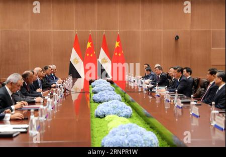 (170905) -- XIAMEN, 5 settembre 2017 -- il presidente cinese Xi Jinping incontra il presidente egiziano Abdel-Fattah al-Sisi a Xiamen, provincia del Fujian della Cina sudorientale, 5 settembre 2017. Sisi è venuta a Xiamen per partecipare al dialogo tra i mercati emergenti e i paesi in via di sviluppo. )(mcg) (VERTICE DI XIAMEN)CHINA-XIAMEN-XI JINPING-EGYPTIAN PRESIDENT-MEETING (CN) JuxPeng PUBLICATIONxNOTxINxCHN Xiamen 5 settembre 2017 il presidente cinese Xi Jinping incontra il presidente egiziano Abdel Fattah al Sisi a Xiamen nella provincia del Fujian della Cina sudorientale 5 settembre 2017 Sisi è venuto a Xiamen per partecipare al dialogo tra mercato emergente e D Foto Stock