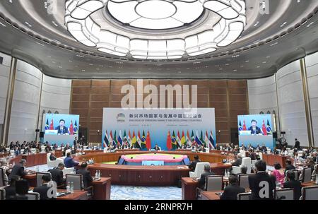 (170905) -- XIAMEN, 5 settembre 2017 -- il presidente cinese Xi Jinping presiede il dialogo dei mercati emergenti e dei paesi in via di sviluppo a Xiamen, provincia del Fujian della Cina sudorientale, 5 settembre 2017. Il presidente brasiliano Michel Temer, il presidente russo Vladimir Putin, il primo ministro indiano Narendra modi, il presidente sudafricano Jacob Zuma, il presidente egiziano Abdel-Fattah al-Sisi, il presidente guineano Alpha Conde, il presidente messicano Enrique pena Nieto, il presidente del Tagikistan Emomali Rahmon e il primo ministro thailandese Prayut Chan-o-cha hanno partecipato al dialogo. ) (ZHS) (VERTICE DI XIAMEN)CHINA-XIAMEN-XI JINPING-DIALOGU Foto Stock