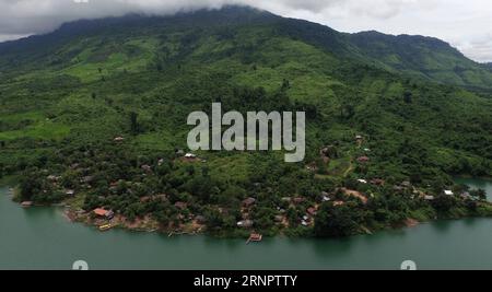 (170908) -- PROVINCIA DI VIENTIANE (LAOS) , 8 settembre 2017 -- foto aerea scattata il 7 settembre 2017 mostra una vista del villaggio di Phou Kao Nang, nella provincia di Vientiane, Laos. Circa 400 residenti vivono nel villaggio di Phou Kao Nang, che si trova su una delle isole del lago Nam Ngum. LAOS-VIENTIANE PROVINCE-VILLAGE-DAILY LIFE MORNGXLUANGKHOT PUBLICATIONXNOTXINXCHN Foto Stock