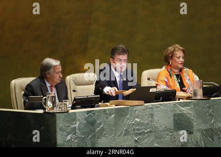 (170912) -- NAZIONI UNITE, 12 settembre 2017 -- Miroslav Lajcak (C), Presidente della 72a sessione dell'Assemblea generale delle Nazioni Unite, Gavels to open the 72a sessione dell'Assemblea generale delle Nazioni Unite presso la sede delle Nazioni Unite a New York, 12 settembre 2017. ) ASSEMBLEA GENERALE DELLE NAZIONI UNITE-72A SESSIONE-APERTA LIXMUZI PUBLICATIONXNOTXINXCHN Foto Stock