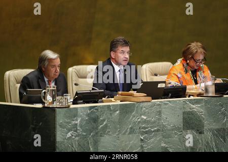 (170912) -- NAZIONI UNITE, 12 settembre 2017 -- Miroslav Lajcak (C), presidente della 72a sessione dell'Assemblea generale delle Nazioni Unite, affronta l'apertura della 72a sessione dell'Assemblea generale delle Nazioni Unite presso la sede delle Nazioni Unite a New York, 12 settembre 2017. Miroslav Lajcak martedì ha dichiarato l'apertura della sessione 72 dell'organo decisionale delle Nazioni Unite. ) ASSEMBLEA GENERALE DELLE NAZIONI UNITE-72A SESSIONE-APERTA LIXMUZI PUBLICATIONXNOTXINXCHN Foto Stock